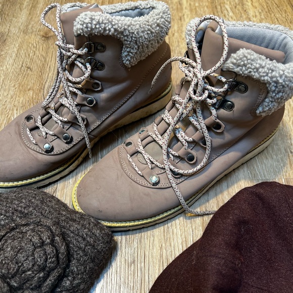 Women’s Cozy Cardigan and Aspen Boots Outfit - Picture 9 of 16